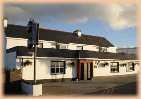 Hopper Inn Bar & Guest Accommodation Ballynaskreena Eksteriør bilde