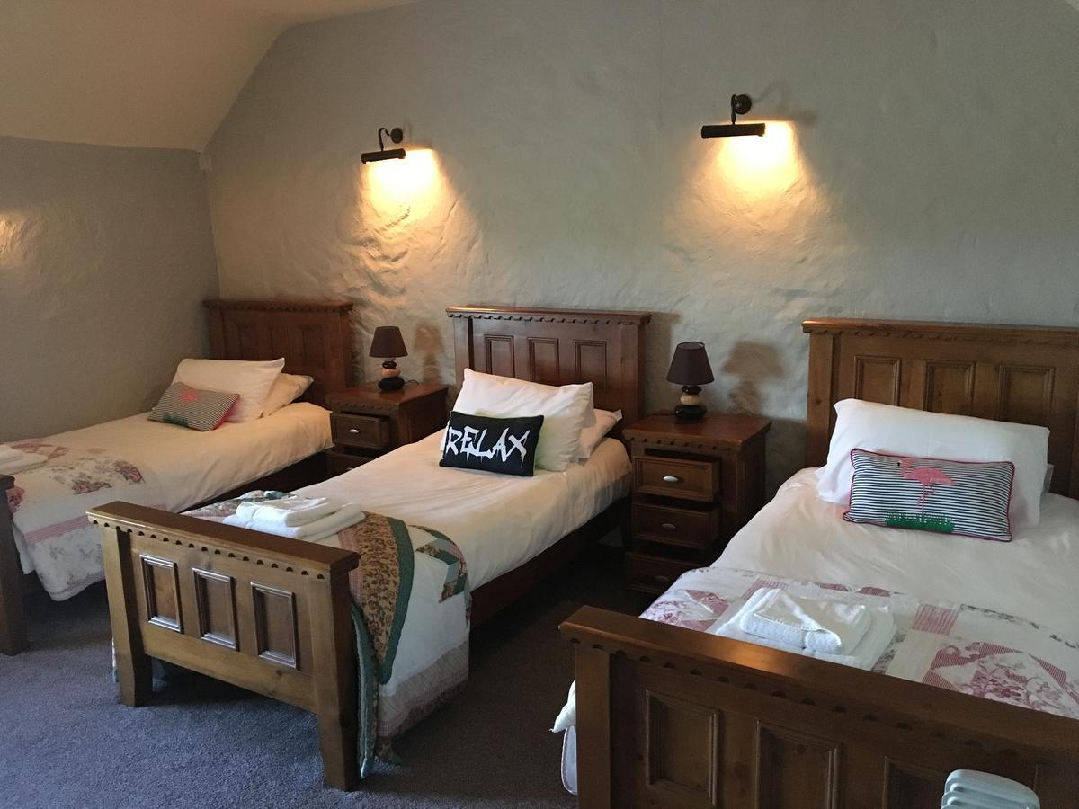 Hopper Inn Bar & Guest Accommodation Ballynaskreena Eksteriør bilde