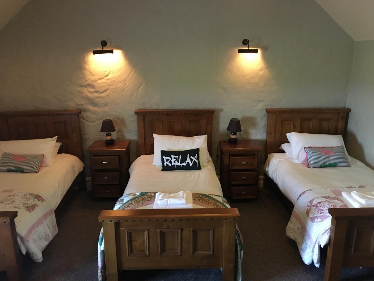 Hopper Inn Bar & Guest Accommodation Ballynaskreena Eksteriør bilde